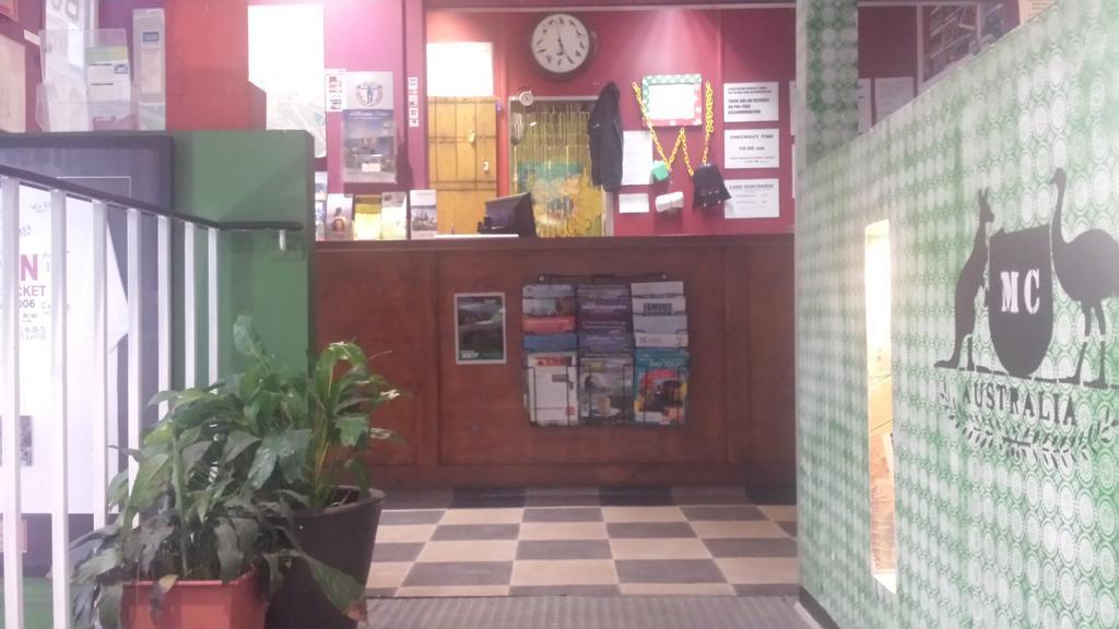 The Melbourne Connection Travellers Hostel Екстериор снимка